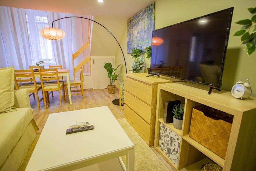 Cosy 2 Bedroom Flat In Akacfa St., Sol 부다페스트 외부 사진