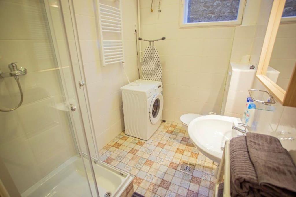 Cosy 2 Bedroom Flat In Akacfa St., Sol 부다페스트 외부 사진