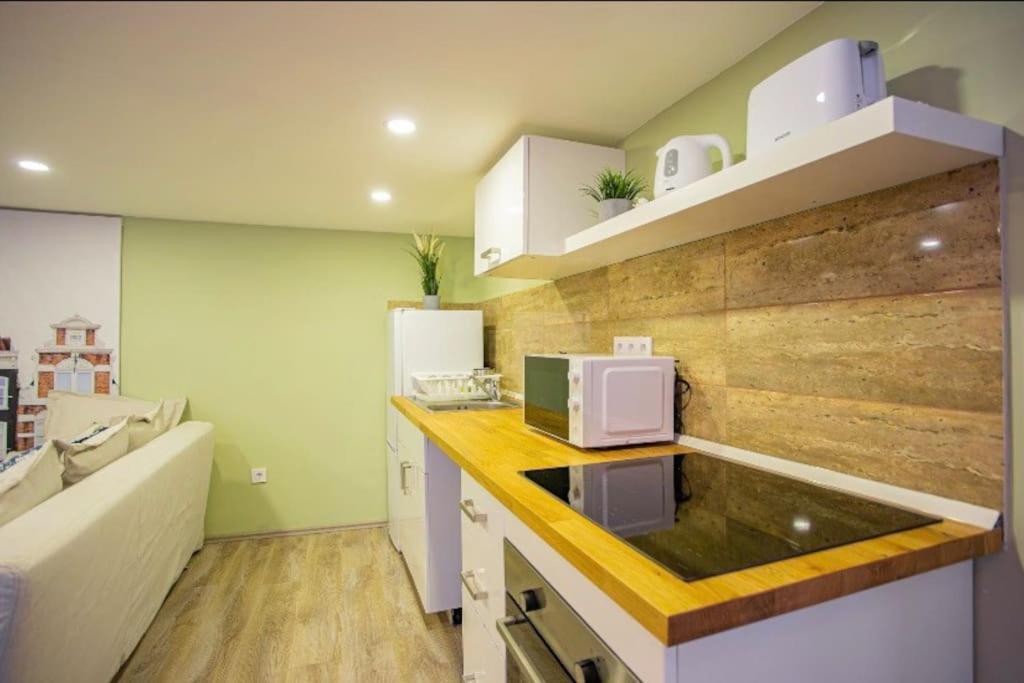 Cosy 2 Bedroom Flat In Akacfa St., Sol 부다페스트 외부 사진