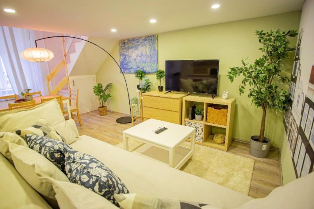 Cosy 2 Bedroom Flat In Akacfa St., Sol 부다페스트 외부 사진