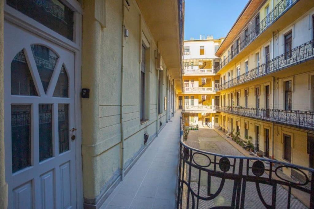 Cosy 2 Bedroom Flat In Akacfa St., Sol 부다페스트 외부 사진